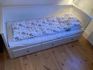 UDTRÆKSSENG HEMNES MED NYE FRONTER