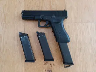 ASG G17 GBB med 4 magasiner m.m.