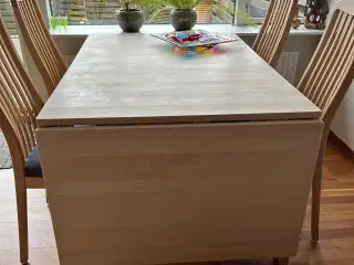 Spisebord og stole