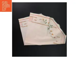Broderet dug (str. 48x68 cm)
