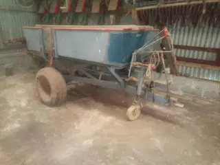 Bøgballe Gødningsspreder B 2000 bugseret