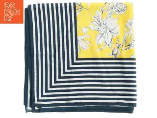 Mønstret tørklæde fra Prècis (str. 135 x 137 cm)