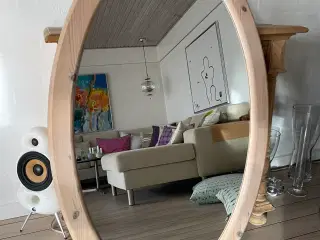 Ovalt spejl med hvidolieret fyrretræsramme