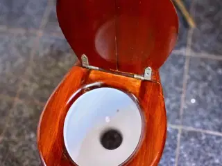 Båd nostalgi! Porcelænstoilet med mahogni bræt!