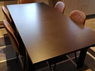 Spisebord mørke brun