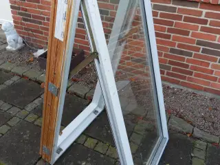 Termovindu,  71x132 cm  tophængt hvidt. 4 ens