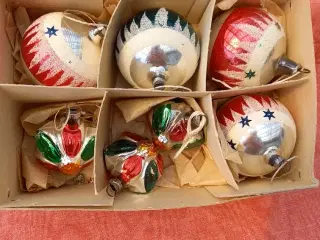 Gammelt glasjulepynt