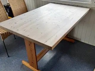 Spisebord