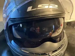 2 stk. motorcykelhjelme sælges billigt !!