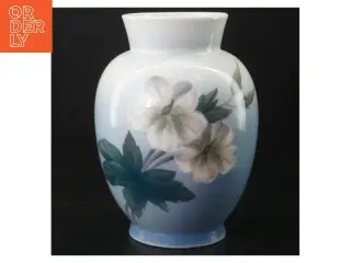 Blomsterdekoreret porcelænsvase fra Royal Copenhagen (str. 18 x 10 cm)