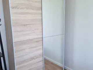 Tøjskab
