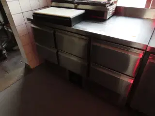 Kølebord i rustfrit stål GGMGASTRO