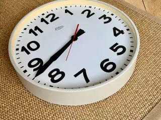 Eltime vægur
