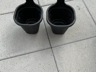 Hængepotter i sort plast