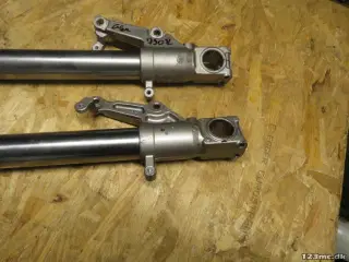 Forgaffel, nederste, Suzuki GSX750