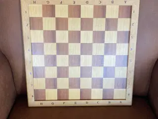 Kombineret skak- og møllebræt i træ