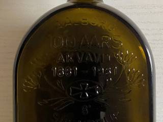 Snapseflaske 1881-1981 og 2009 samt 1992