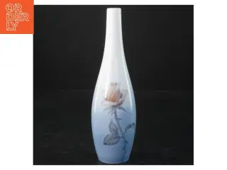 Lyngby Porcelænvase med blomsterdekoration (str. 21,5 cm)