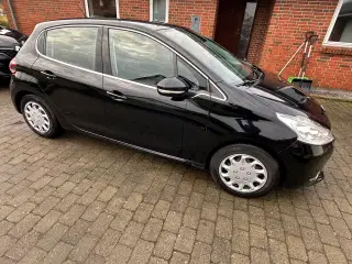 Peugeot 208 1,2 vti 