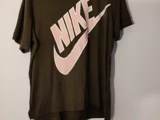 Grøn Nike T-shirt med lyserød font str xl