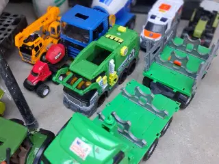 Legetøj  lastbiler  og  traktor 