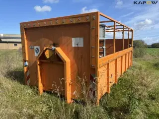 - - - Container med bagsmæk og indhold