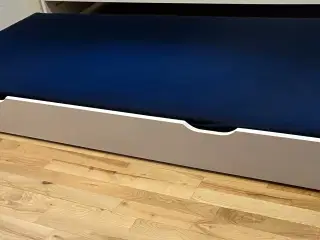 Ikea sengeskuffe med madras