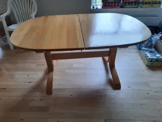 Spisebord med 2 sks plader