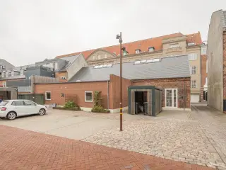Charmerende butik. klinik, kontor eller café i Kirkegade