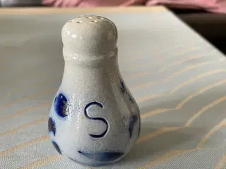 Saltbøsse i  saltglass . Keramik