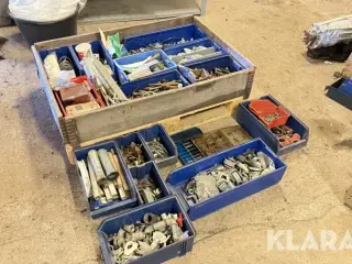 Blandede bolte,skruer,møtrikker,skiver,fittings,stifter osv.
