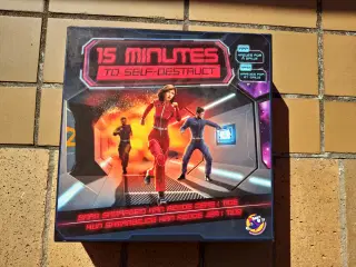 15 Minutes to self-destruct Brætspil Self destruct