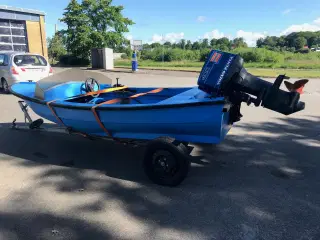 Billig Speedbåd med 40 HK Volvo Penta Motor