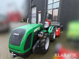 Traktor Ferrari Cobra 60 AR knækstyret med 3 redskaber