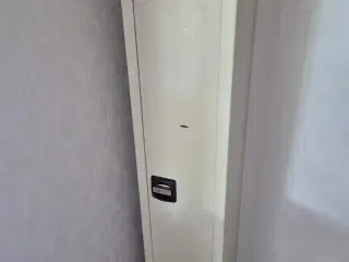 Våbenskab sælges