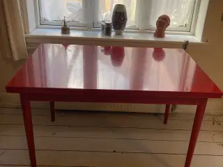 Spisebord med udtræksplader