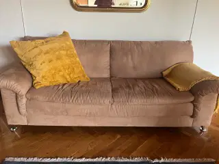 Brun sofa fra Idemøbler 