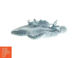 Strikkede babyfutter (str. 13 x 8 cm)