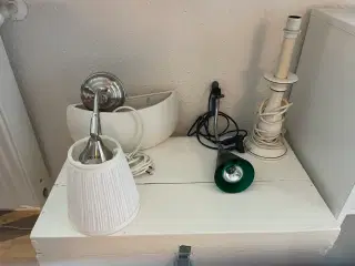 4 lamper. I alt 100kr. Sælges ifm flytning. 