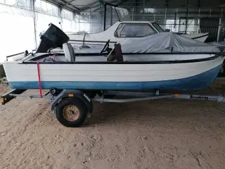 Båd 4hk motor 1800kr