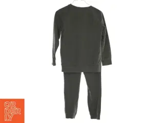 Hyggesæt fra Name It med bluse og bukser (str. 110)