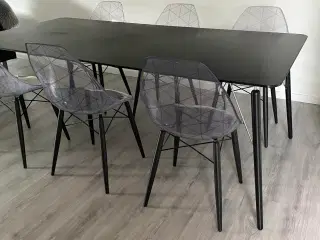 Spisebord og spisebordsstole