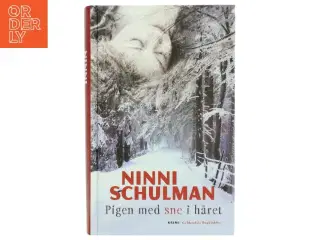 Pigen med sne i håret : kriminalroman af Ninni Schulman (Bog)