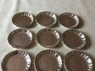 Glasbakker i sølvplet
