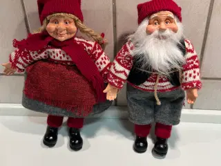 Nisse par i strik trøjer.