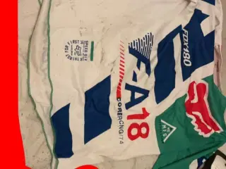 Sælger mit cross tøj