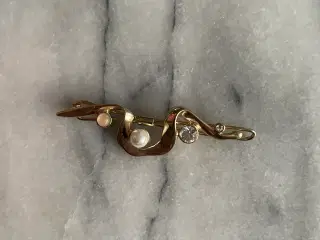 Guldspænde med perler