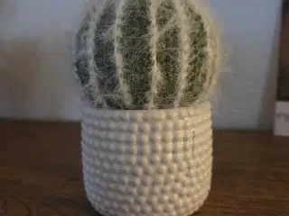 Hæklet kaktus med potte