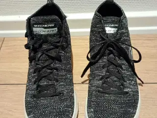 Fine sneakers, SKECHERS, str. 40.