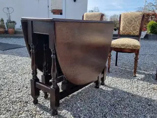 Spisebord med 4 stole 